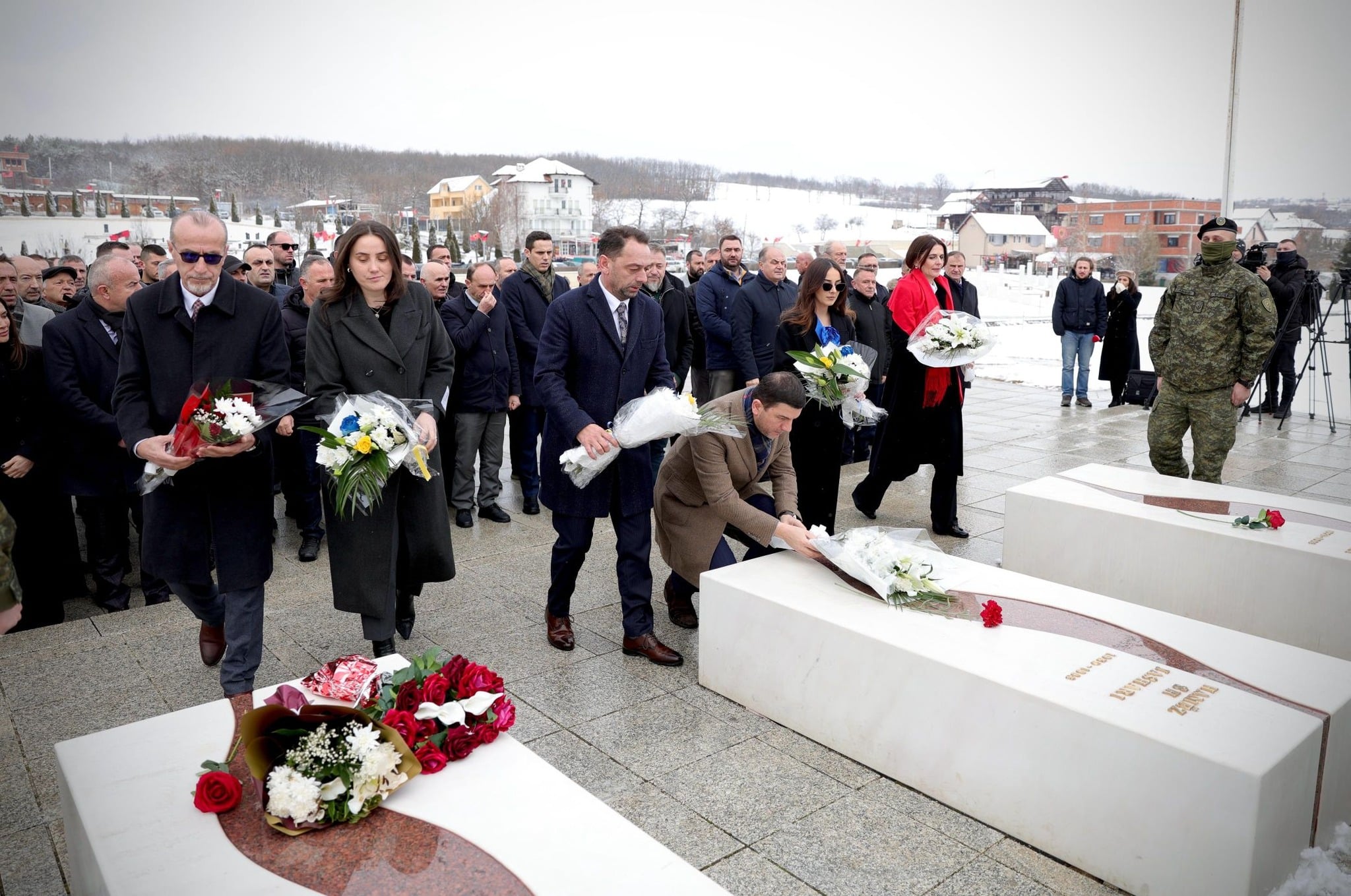 Festa e madhe e Pavarësisë së Kosovës ka nisur në orët e hershme të mëngjesit të sotëm.