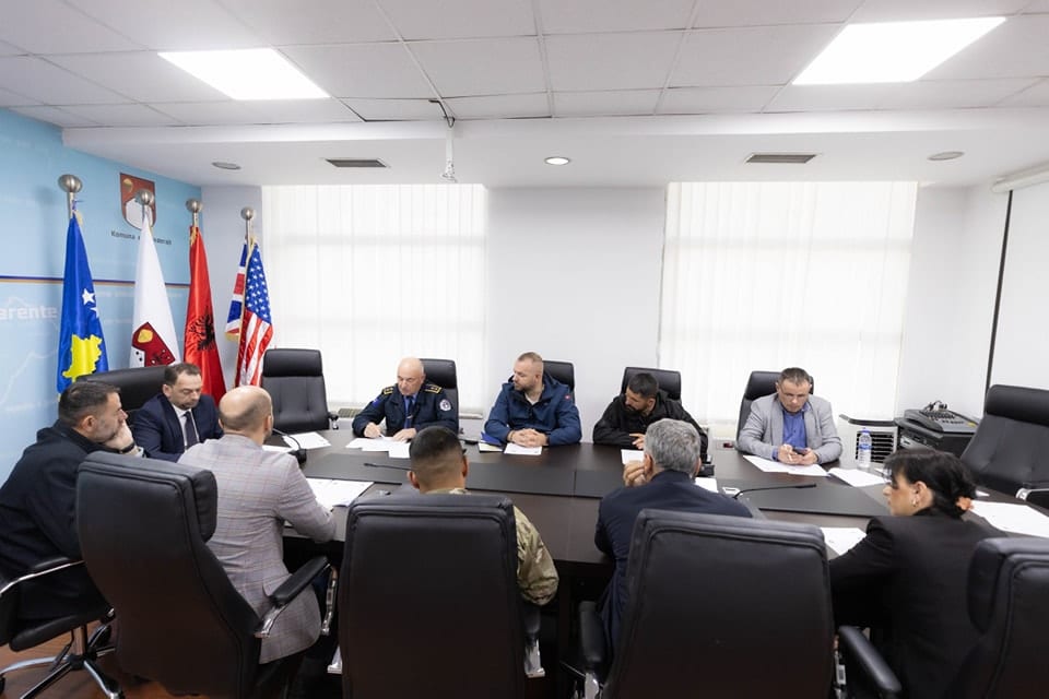 Këshilli Komunal për Siguri në Bashkësi (KKSB), i udhëhequr nga kryetari i Komunës, Fadil Nura, ka mbajtur sot mbledhjen e rregullt